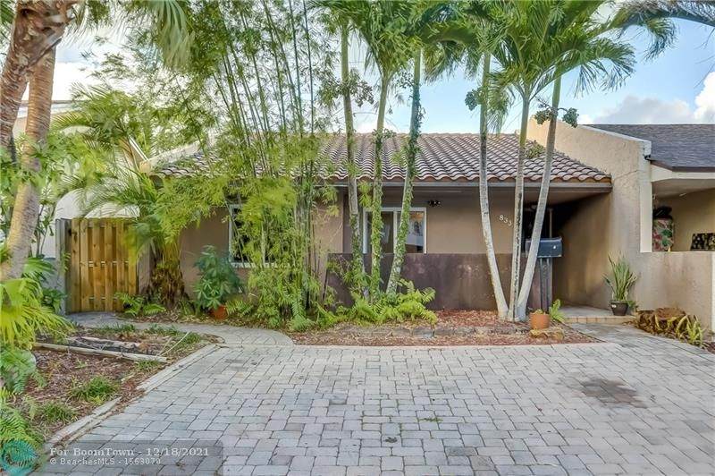 833 12th Pl - Photo 1