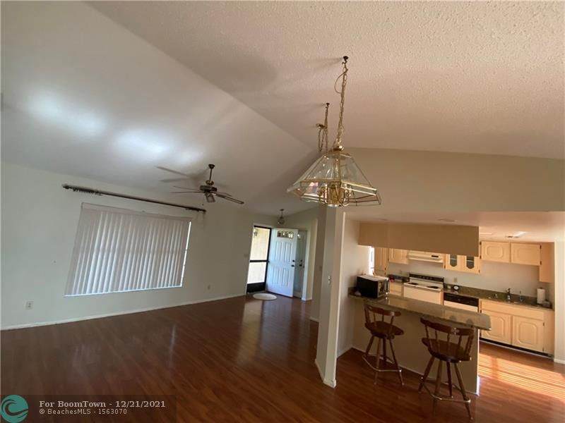 4462 Plumosa - Photo 1