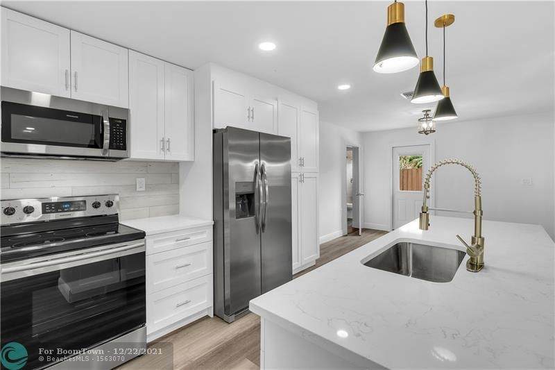 301 42nd Ct - Photo 1