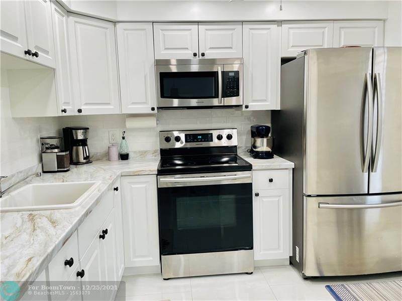 2861 Somerset Dr - Photo 1