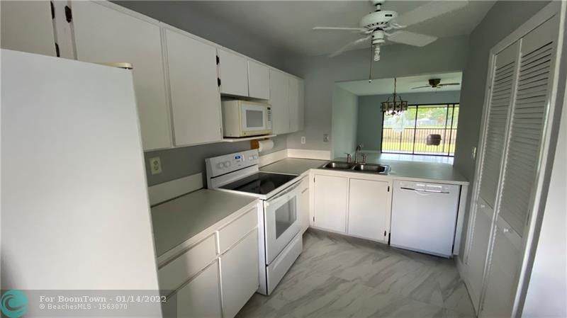 107 Laurel Dr - Photo 1