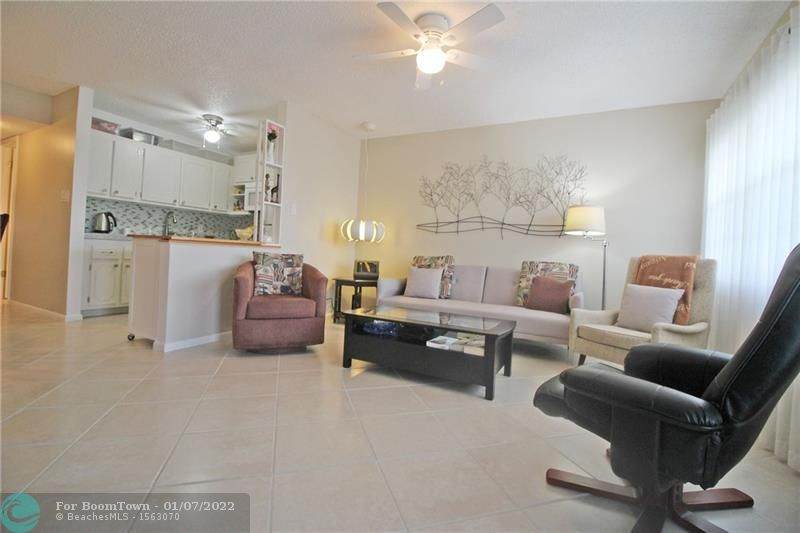 139 Oakridge J - Photo 1