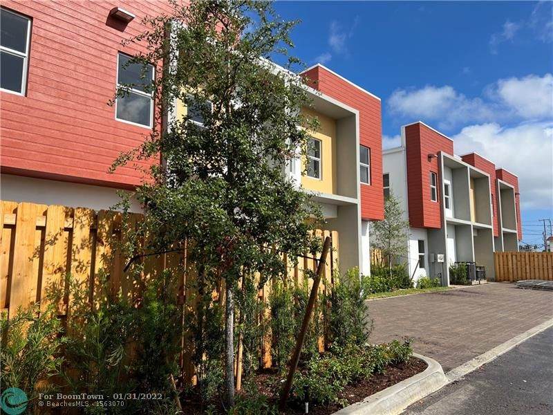 305 Foster Rd - Photo 1