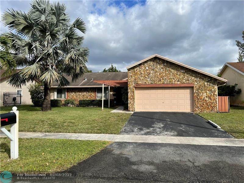 8551 54th Ct - Photo 1