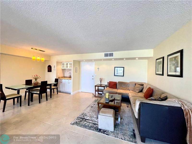 1238 Hillsboro Mile - Photo 1