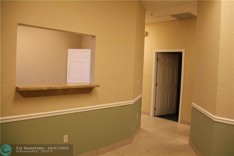 601 Congress Av - Photo 1