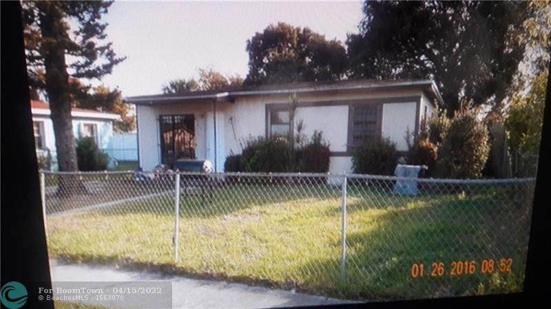 810 33rd Ave - Photo 1