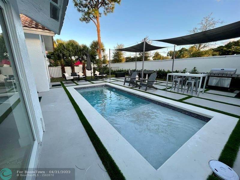 2058 52nd St - Photo 1