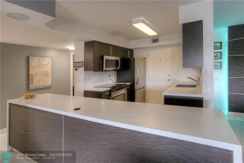 800 195th St - Photo 1