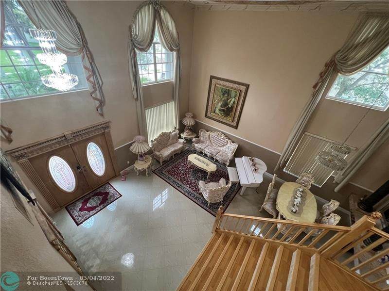 12823 Hyland Cir - Photo 1
