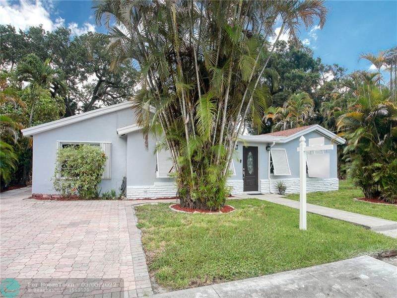 1823 22nd St - Photo 1