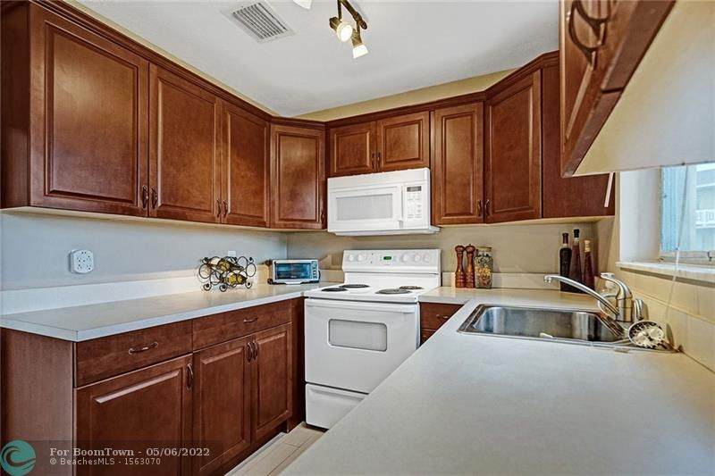 4100 Crystal Lake Dr - Photo 1