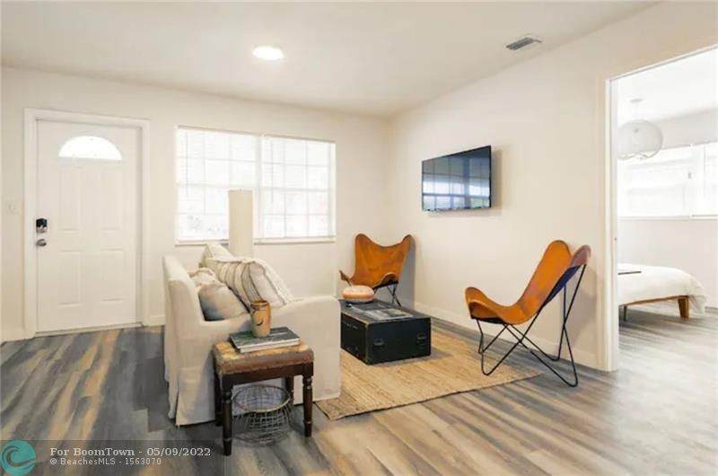 336 48th Ct - Photo 1