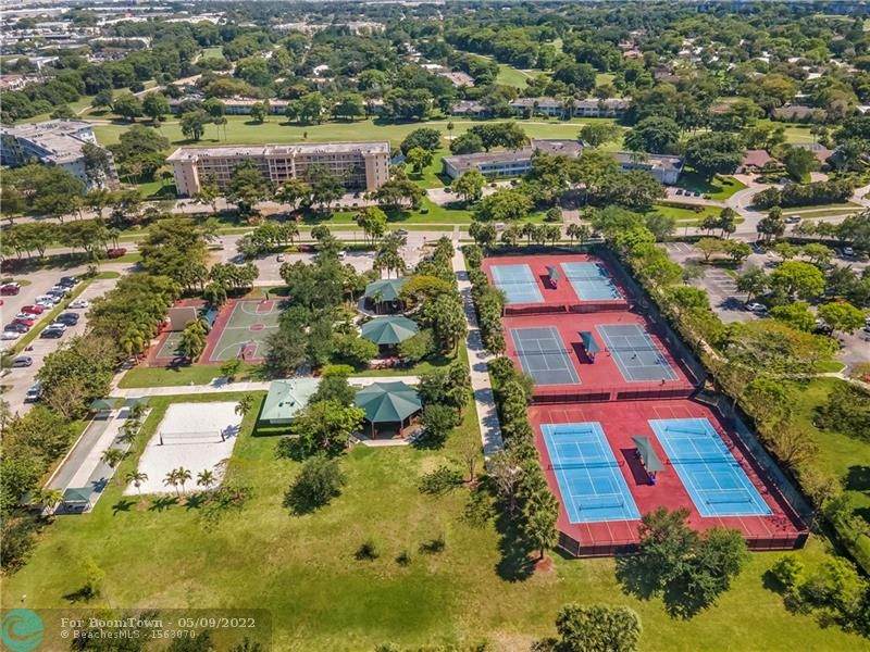 4040 Palm Aire Dr - Photo 1