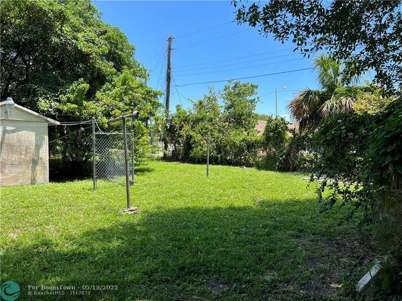2218 51st Ter - Photo 1