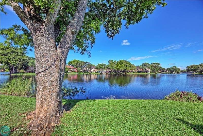 237 Jacaranda Dr - Photo 1