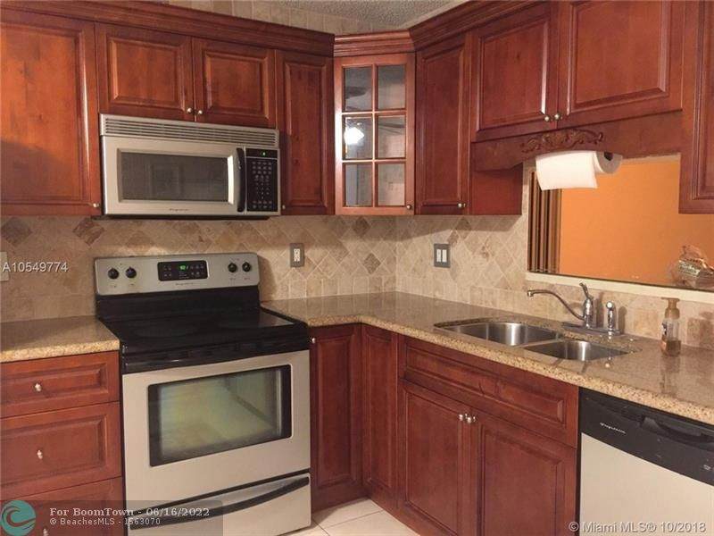 7911 Southgate Blvd - Photo 1