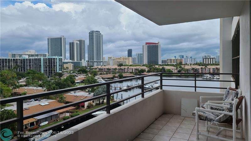 2500 Parkview Dr - Photo 1