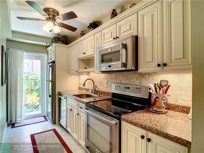 3208 Colony Club Rd - Photo 1