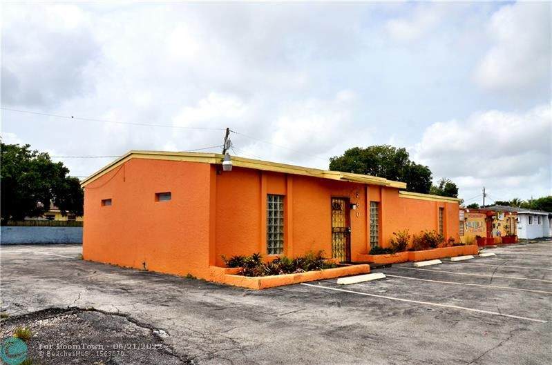 260 183rd St - Photo 1