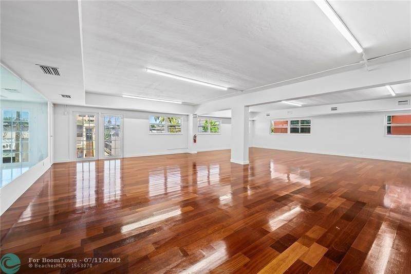 915 20th - Photo 1