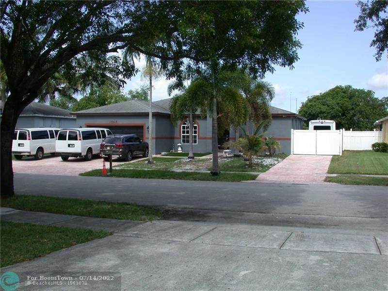 1545 7th Ter - Photo 1