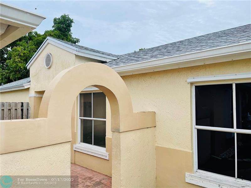 4410 72nd Way - Photo 1