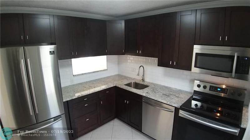 4700 Washington St - Photo 1
