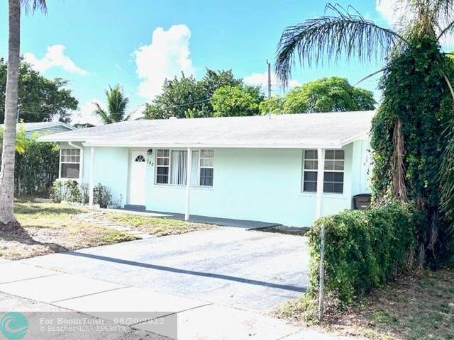 740 43rd St - Photo 1