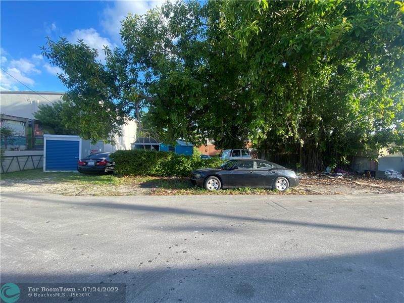 3208 69th St - Photo 1