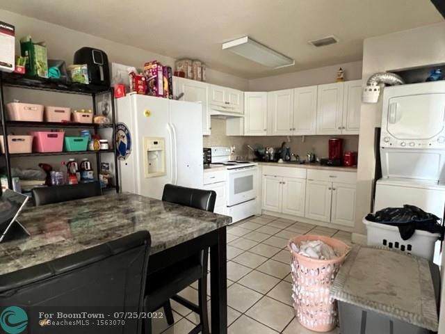 6124 Lincoln St - Photo 1