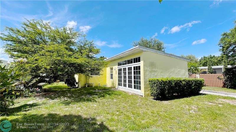 3305 15th Ct - Photo 1