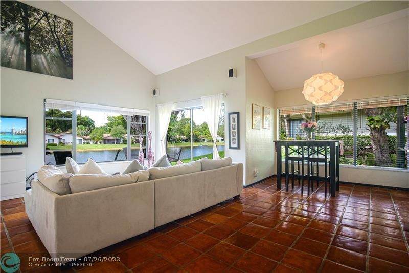 5508 Dogwood Way - Photo 1