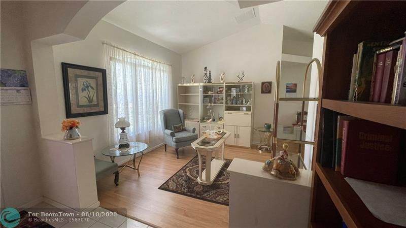 1894 Berkshire Blvd - Photo 1
