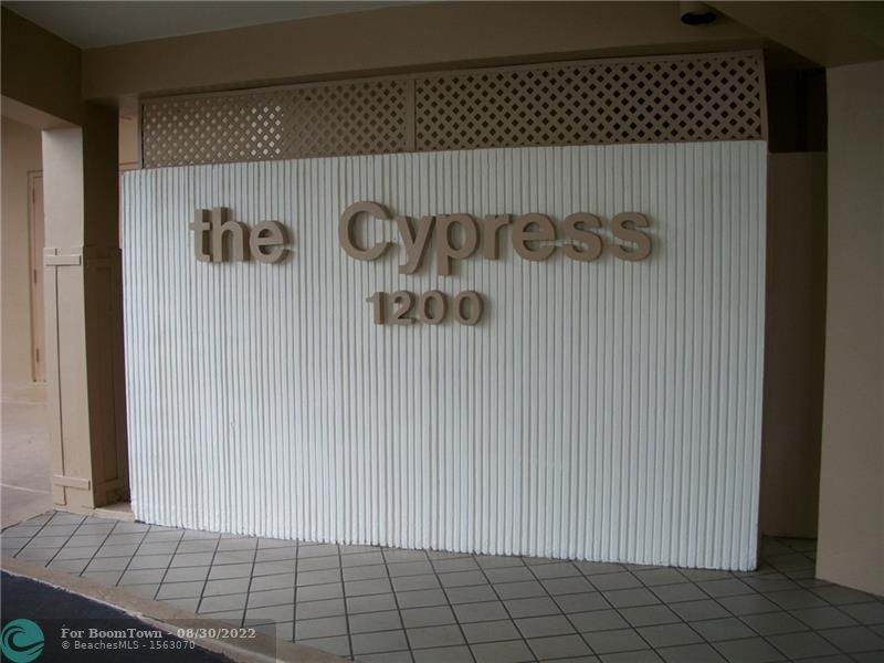 1200 Saint Charles Pl - Photo 1