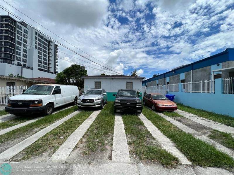 1615 15th St - Photo 1