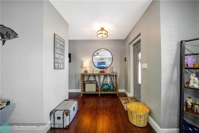 5221 10 STREET - Photo 1