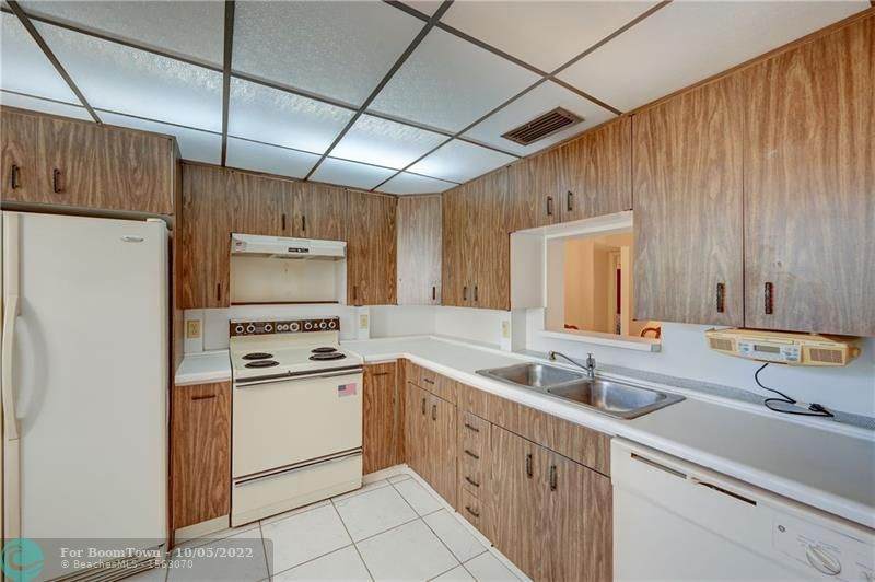 4702 Martinique Dr - Photo 1