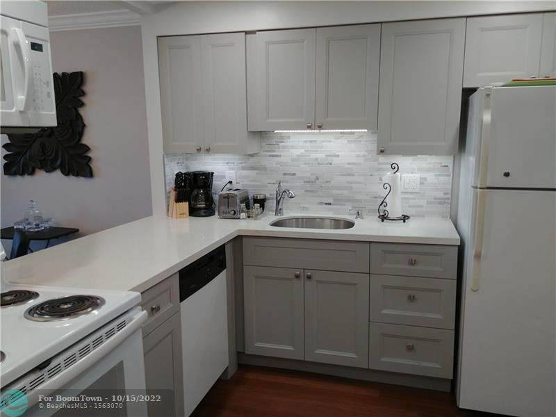 1800 Andrews Ave - Photo 1