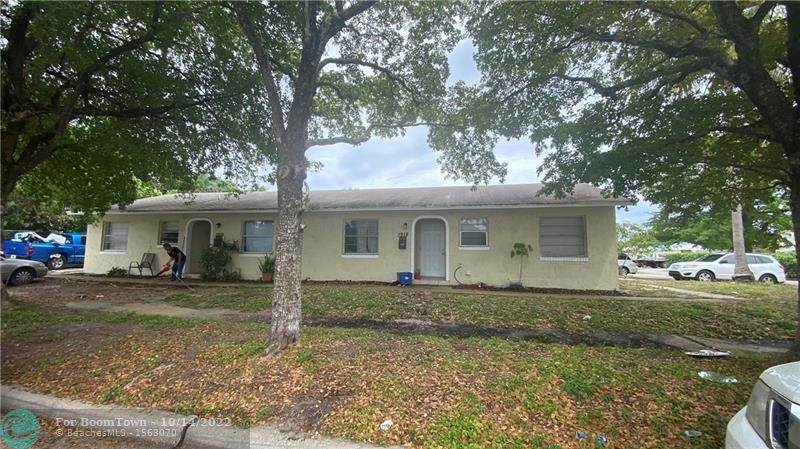 1916 Mercer Ave - Photo 1