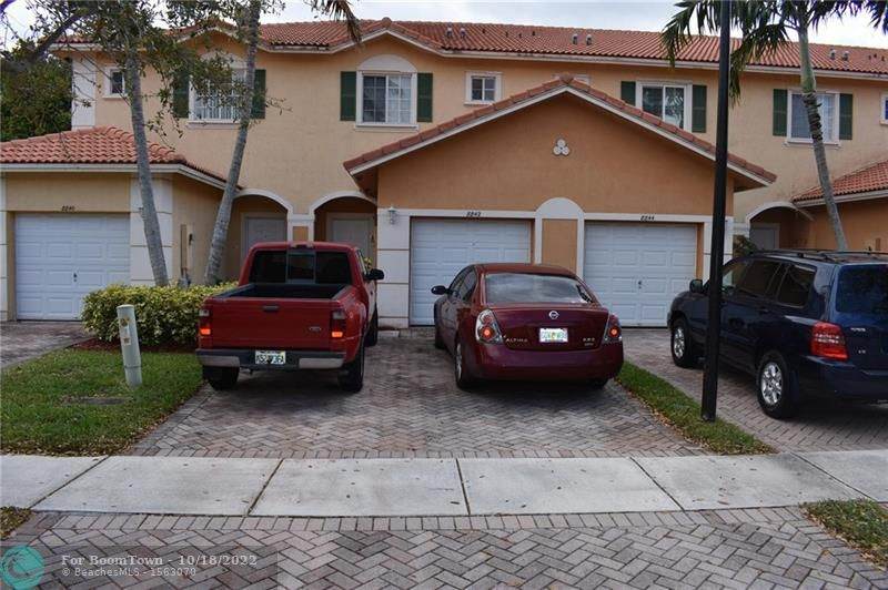 8842 Isles Cir - Photo 1