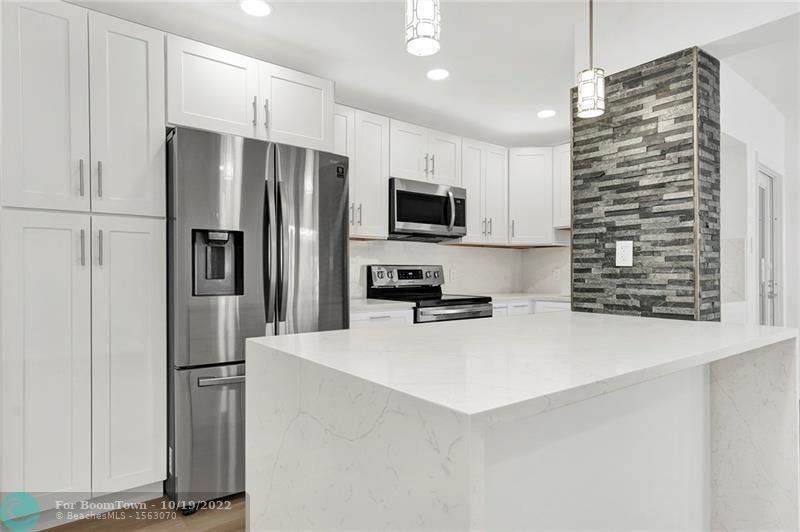 1439 Ocean Blvd - Photo 1