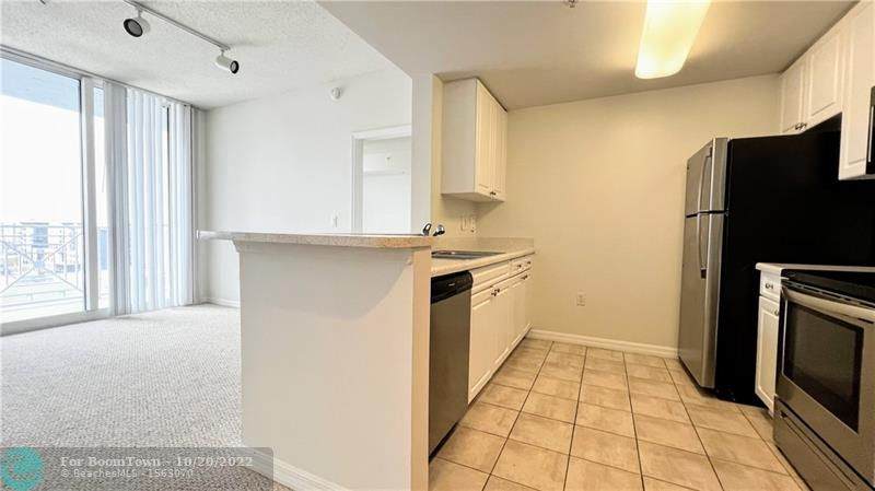 255 Evernia St - Photo 1