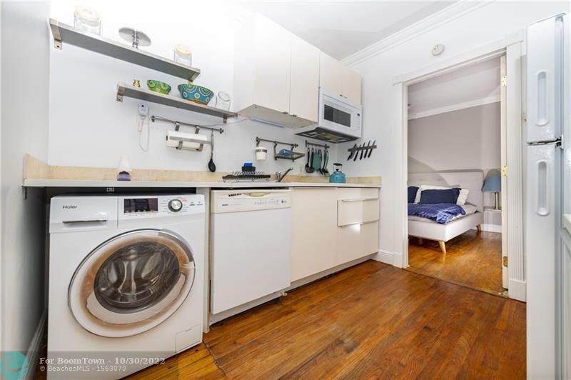 1555 Pennsylvania Ave - Photo 1