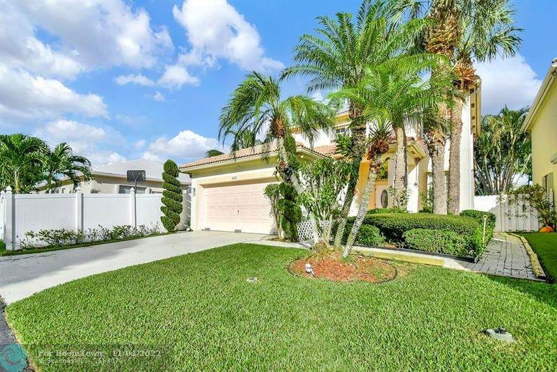 6869 33rd St - Photo 1