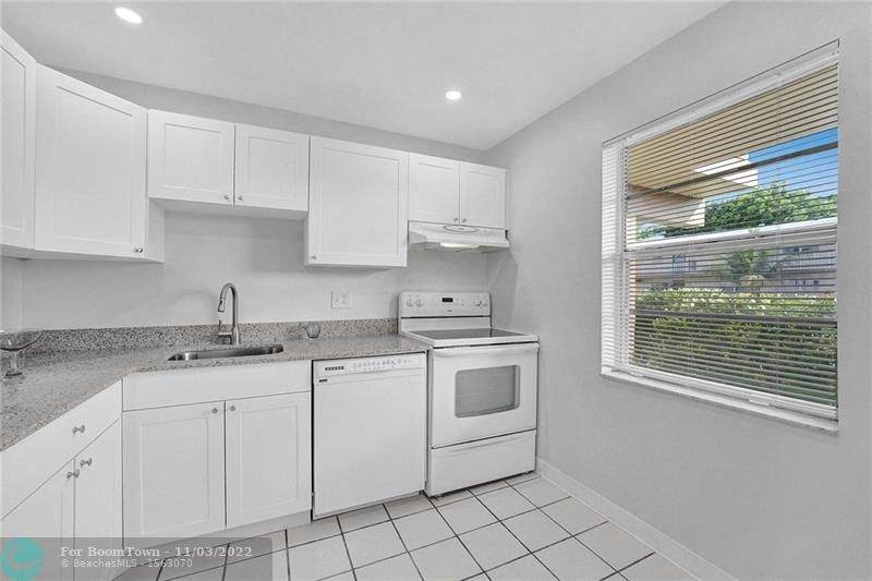 7605 5th Pl - Photo 1