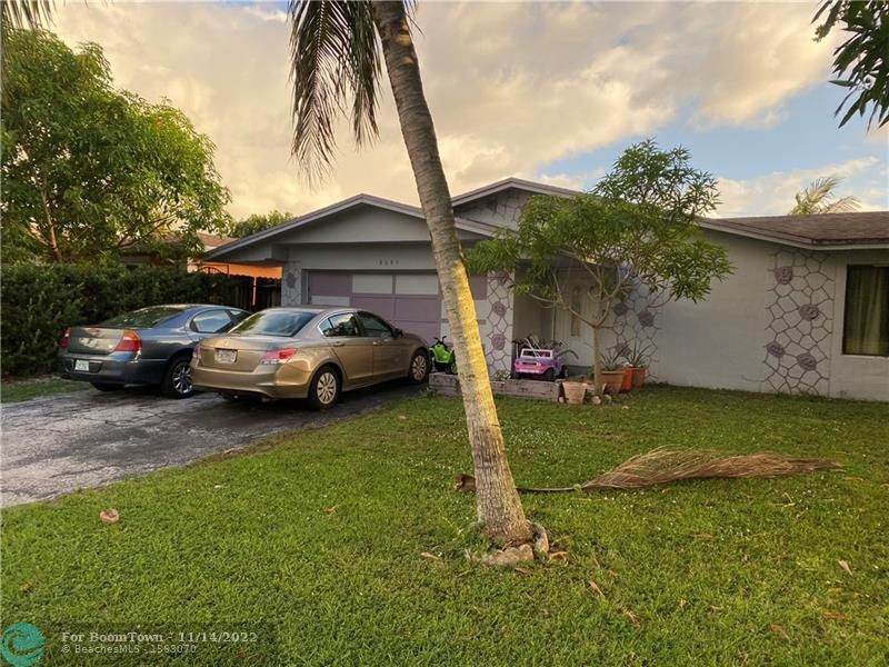 8644 Lexington Dr - Photo 1