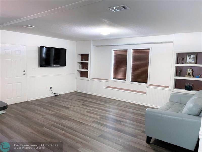 8708 Berkley Dr - Photo 1