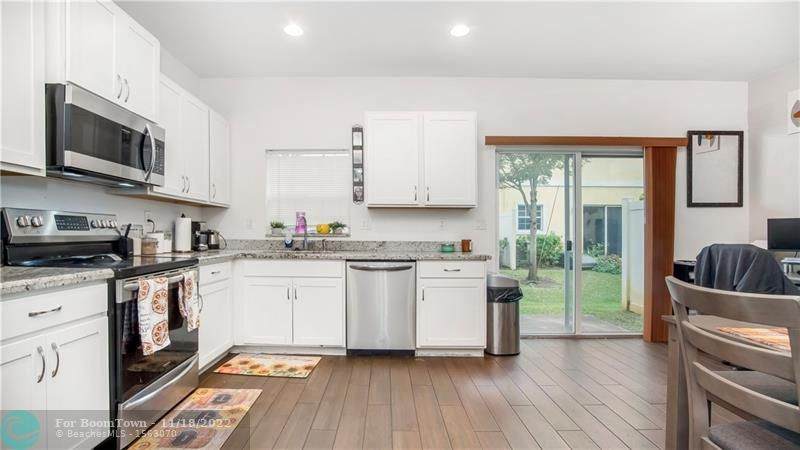 4032 11th St - Photo 1