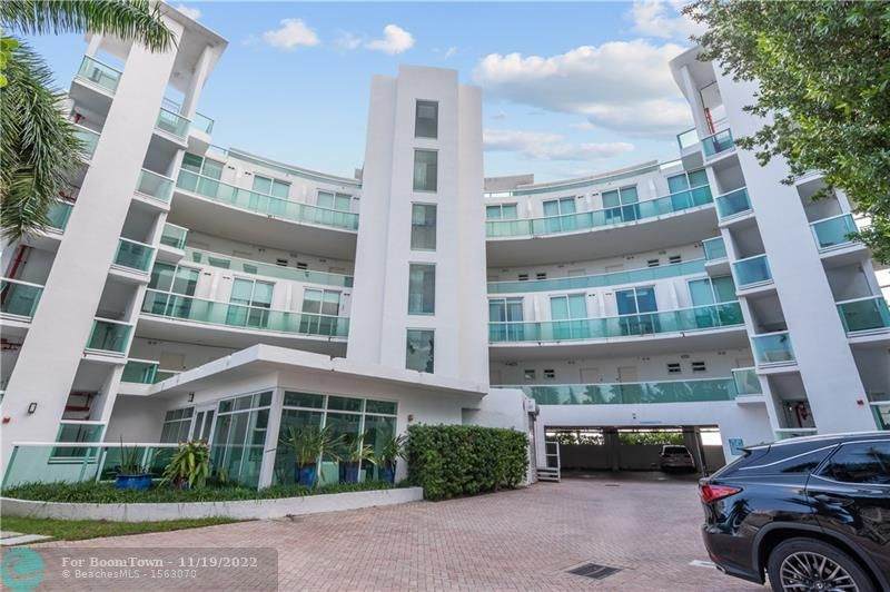 2000 Bay Dr - Photo 1